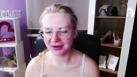 Z O E Y online show from February 2026 05:44:02 AM