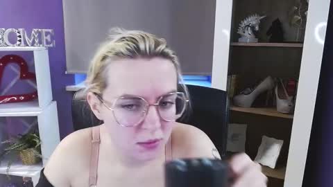 Snapshot of blackrosezoey chatting on March 2026 06:20:02 AM Z O E Y online show from March 2026 06:20:02 AM