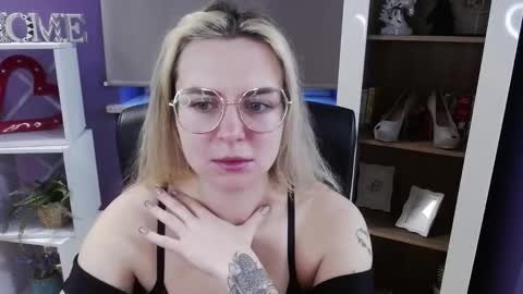 Snapshot of blackrosezoey chatting on March 2026 05:44:01 AM Z O E Y online show from March 2026 05:44:01 AM