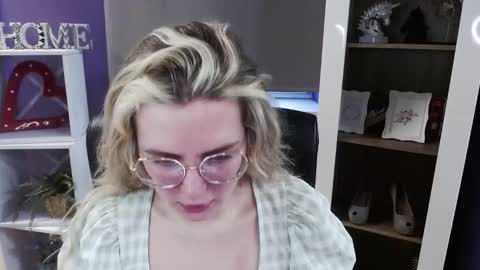 Snapshot of blackrosezoey chatting on March 2026 06:19:02 AM Z O E Y online show from March 2026 06:19:02 AM