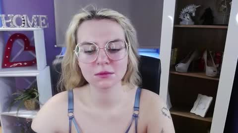 Snapshot of blackrosezoey chatting on March 2026 06:09:01 AM Z O E Y online show from March 2026 06:09:01 AM