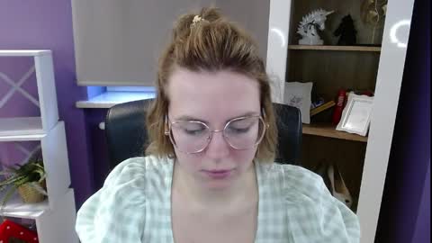 Snapshot of blackrosezoey chatting on April 2026 05:07:02 AM Z O E Y online show from April 2026 05:07:02 AM