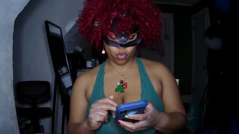 Snapshot of blacksirenqueen chatting on December 2024 12:11:02 AM Queen Siren online show from December 2024 12:11:02 AM