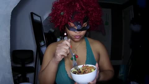 Snapshot of blacksirenqueen chatting on December 2024 04:12:02 AM Queen Siren online show from December 2024 04:12:02 AM