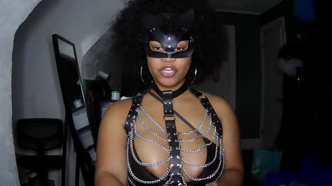 Snapshot of blacksirenqueen chatting on December 2024 01:42:01 AM Queen Siren online show from December 2024 01:42:01 AM