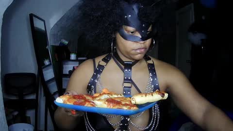 Snapshot of blacksirenqueen chatting on December 2024 04:45:01 AM Queen Siren online show from December 2024 04:45:01 AM