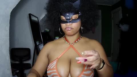 Snapshot of blacksirenqueen chatting on December 2024 02:12:01 AM Queen Siren online show from December 2024 02:12:01 AM