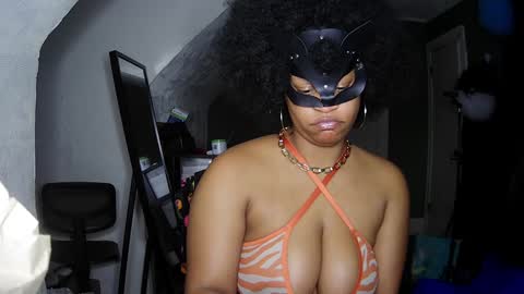 Snapshot of blacksirenqueen chatting on December 2024 05:29:02 AM Queen Siren online show from December 2024 05:29:02 AM