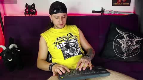Snapshot of blackwolf_6 chatting on January 2025 12:17:01 AM Dave online show from January 2025 12:17:01 AM