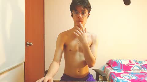 Snapshot of blakeshatter chatting on January 2025 07:59:02 PM blakeshatter online show from January 2025 07:59:02 PM