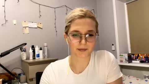 Nicole online show from November 2025 04:07:01 PM