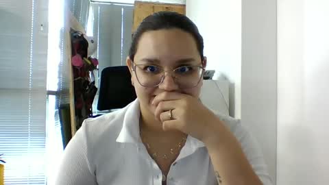 Lary online show from September 2025 01:34:02 PM
