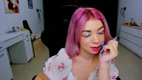 Snapshot of blinkofeyess chatting on December 2024 07:17:02 AM Nicole online show from December 2024 07:17:02 AM