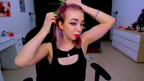 Snapshot of blinkofeyess chatting on January 2025 07:17:01 AM Nicole online show from January 2025 07:17:01 AM