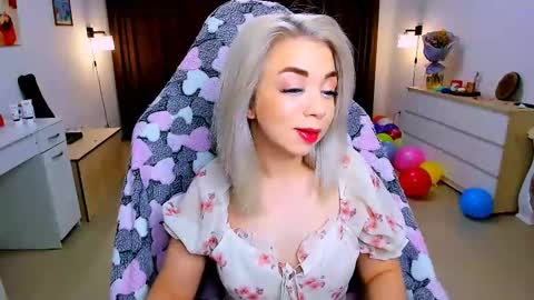 Snapshot of blinkofeyess chatting on February 2025 04:43:01 AM Nicole online show from February 2025 04:43:01 AM