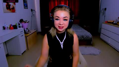 Snapshot of blinkofeyess chatting on September 2025 06:24:01 AM Nicole online show from September 2025 06:24:01 AM