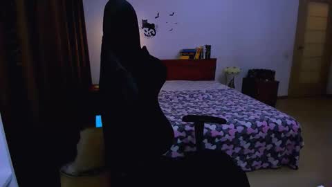 Nicole online show from November 2025 03:07:02 PM