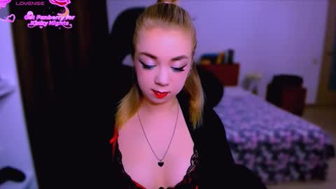 Nicole online show from November 2025 12:31:01 AM