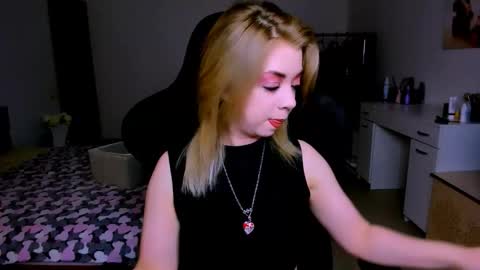 Snapshot of blinkofeyess chatting on June 2026 09:00:01 AM Nicole online show from June 2026 09:00:01 AM