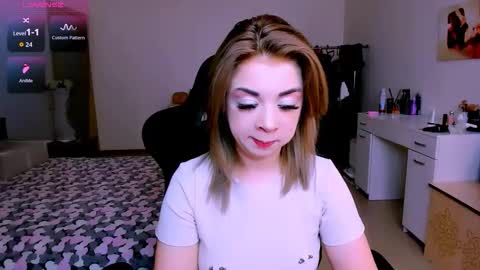Snapshot of blinkofeyess chatting on June 2026 06:47:02 AM Nicole online show from June 2026 06:47:02 AM