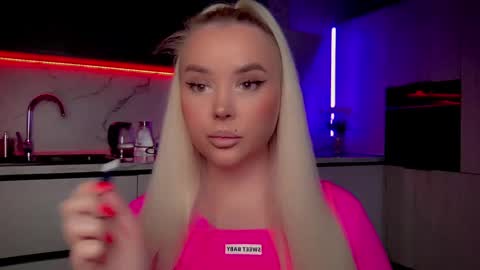 Snapshot of blond_diamond chatting on January 2025 04:48:02 AM Lana online show from January 2025 04:48:02 AM