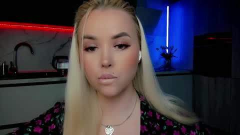 Snapshot of blond_diamond chatting on January 2025 03:32:02 AM Lana online show from January 2025 03:32:02 AM