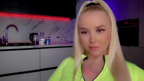 Snapshot of blond_diamond chatting on January 2025 01:30:01 PM Lana online show from January 2025 01:30:01 PM