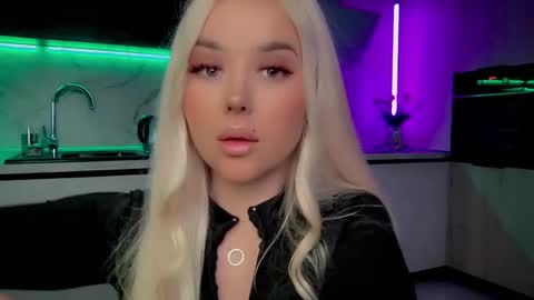 Snapshot of blond_diamond chatting on March 2025 09:18:01 AM Lana online show from March 2025 09:18:01 AM