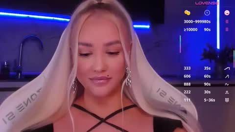 Snapshot of blond_diamond chatting on April 2026 02:11:01 AM Lana online show from April 2026 02:11:01 AM