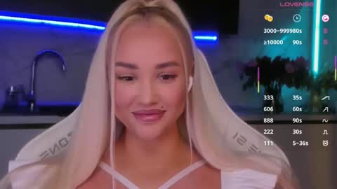 Snapshot of blond_diamond chatting on May 2026 04:07:02 AM Lana online show from May 2026 04:07:02 AM