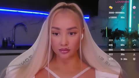 Snapshot of blond_diamond chatting on May 2026 05:47:02 AM Lana online show from May 2026 05:47:02 AM
