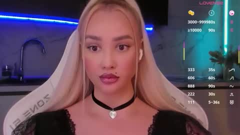 Snapshot of blond_diamond chatting on June 2026 06:48:01 AM Lana online show from June 2026 06:48:01 AM