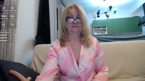 Snapshot of blond_woman chatting on January 2025 11:33:01 PM Karina online show from January 2025 11:33:01 PM
