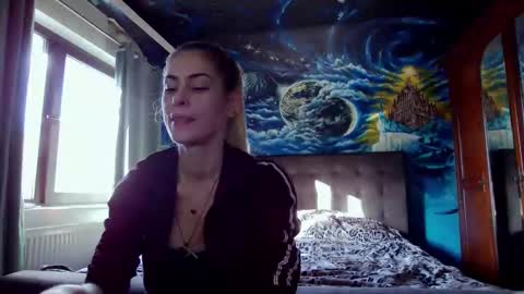 blonde4pasion online show from October 2025 01:01:01 PM