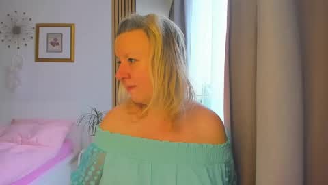 Nicole online show from January 2025 09:19:02 AM