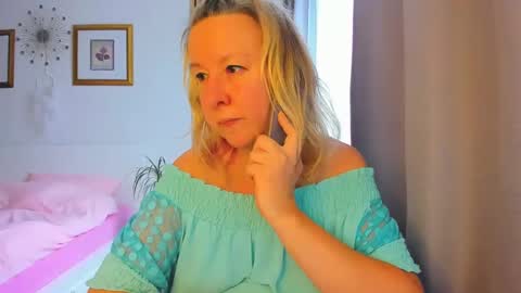 Nicole online show from January 2025 12:09:01 PM