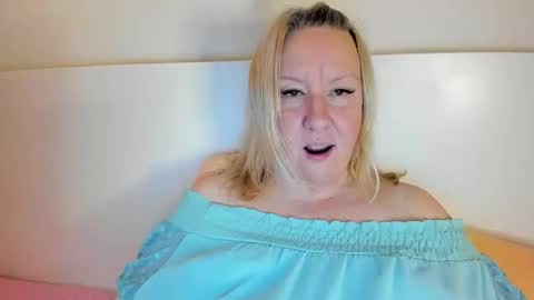 Nicole online show from November 2025 06:39:01 PM