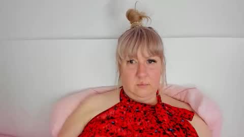 Nicole online show from April 2026 03:27:02 PM