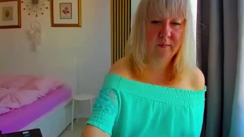 Nicole online show from May 2026 04:17:02 AM