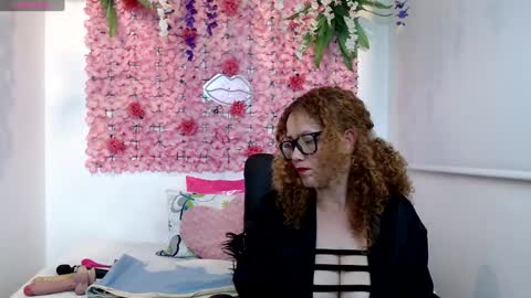 Snapshot of blonde_squirt_ chatting on January 2025 03:52:02 AM blonde_squirt_ online show from January 2025 03:52:02 AM