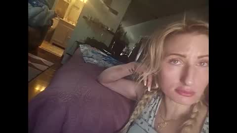 Snapshot of blondebellaaa3 chatting on January 2025 05:20:02 PM Gia online show from January 2025 05:20:02 PM