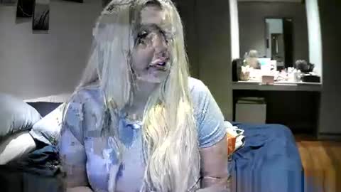 Snapshot of blondedolltia chatting on October 2025 03:55:01 PM blondedolltia online show from October 2025 03:55:01 PM