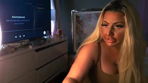 Snapshot of blondedolltia chatting on January 2026 02:33:02 PM blondedolltia online show from January 2026 02:33:02 PM