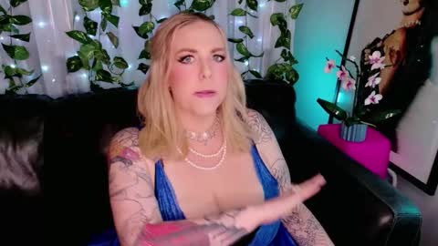 Snapshot of blondejj chatting on November 2025 08:25:02 AM JJ online show from November 2025 08:25:02 AM