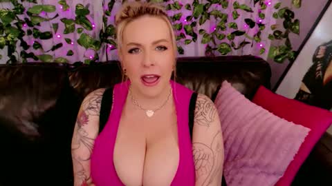 Snapshot of blondejj chatting on January 2026 03:32:01 AM JJ online show from January 2026 03:32:01 AM