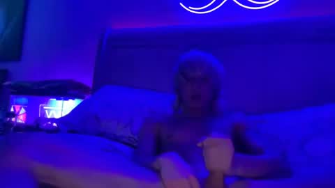 Snapshot of blondezombieboi chatting on January 2025 08:49:02 AM blondezombieboi online show from January 2025 08:49:02 AM