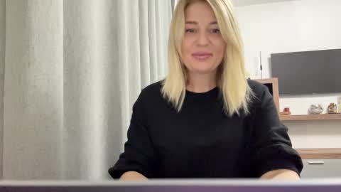 Snapshot of blondie_xoxoxo chatting on September 2025 05:51:02 AM blondie_xoxoxo online show from September 2025 05:51:02 AM