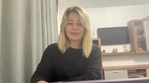 Snapshot of blondie_xoxoxo chatting on September 2025 06:35:01 AM blondie_xoxoxo online show from September 2025 06:35:01 AM
