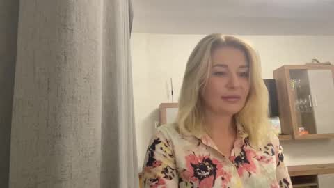 Snapshot of blondie_xoxoxo chatting on September 2025 08:48:01 AM blondie_xoxoxo online show from September 2025 08:48:01 AM
