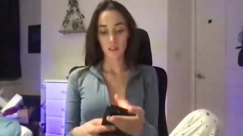 Snapshot of blondiebabbby420 chatting on December 2024 05:13:01 AM blondiebabbby420 online show from December 2024 05:13:01 AM